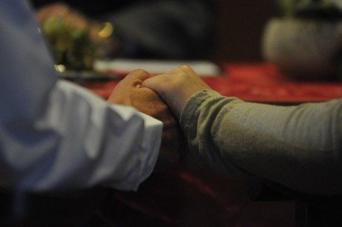 Achtung: Frauen beim Flirt